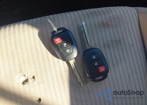 2015 Toyota Rav4 Xle z USA, uszkodzony, nr VIN 2T3RFREV1FW242363